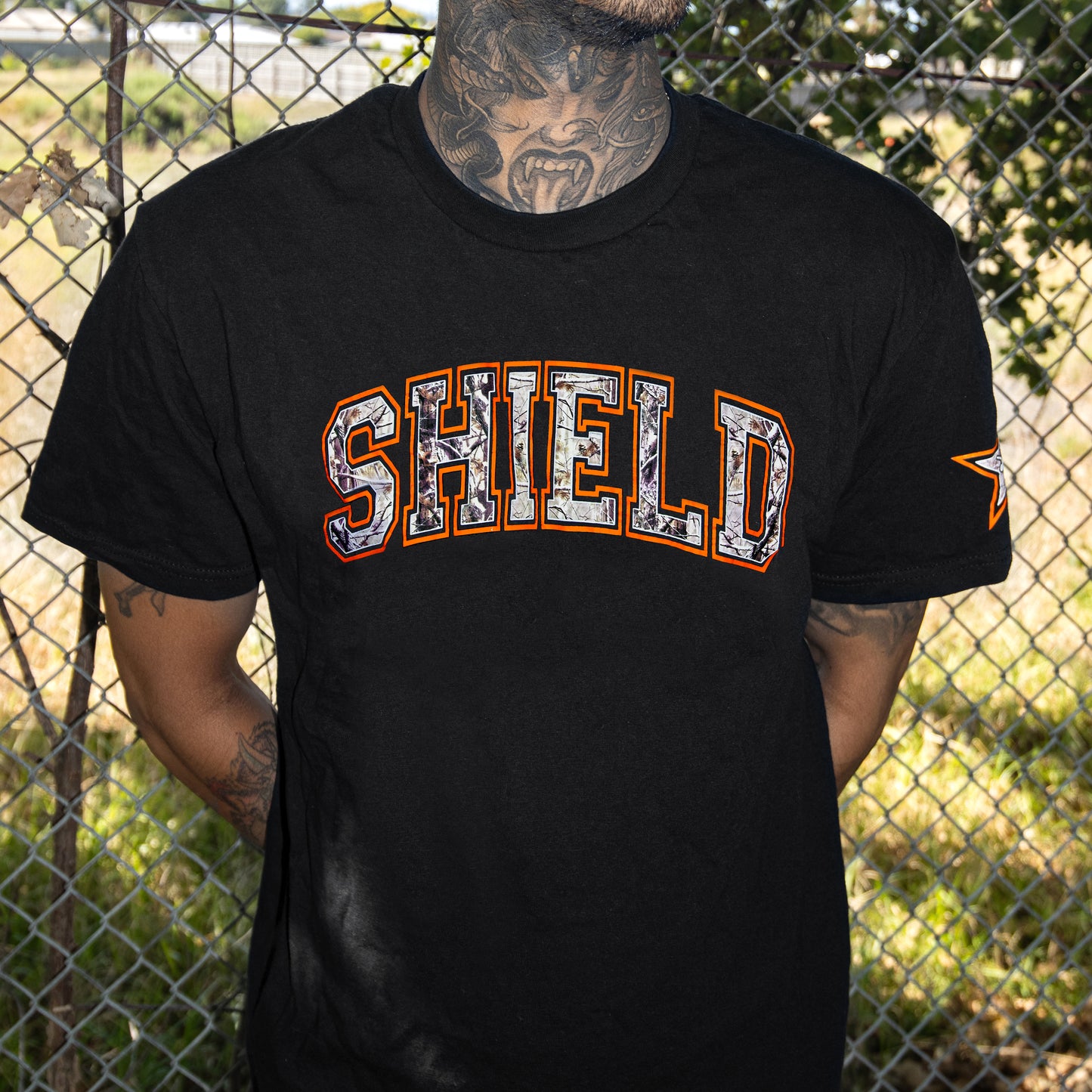HUNTER TEE