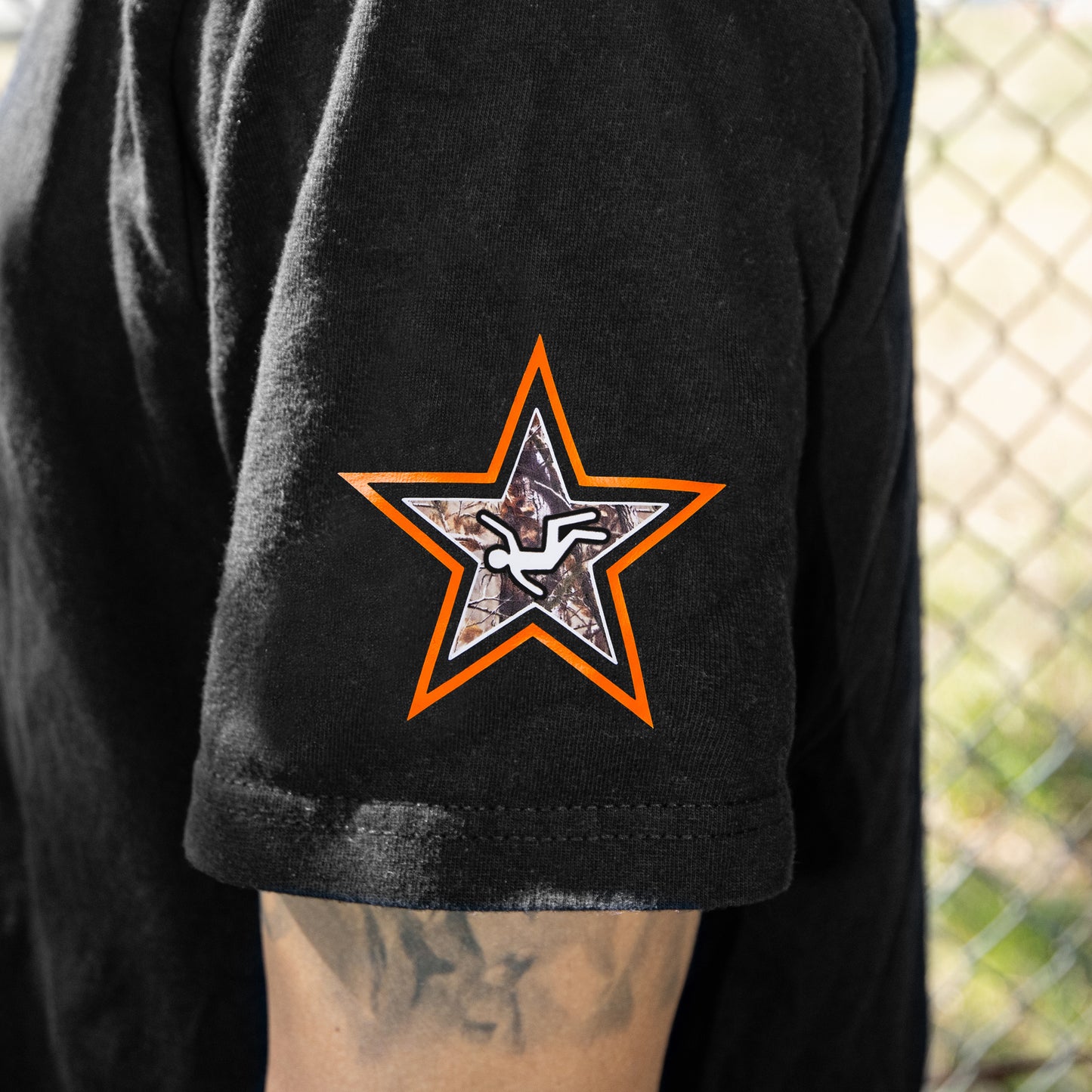 HUNTER TEE